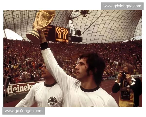 盘点世界杯历史最难被打破的三十项惊人纪录与巨星传奇赛场荣耀瞬间 盘点世界杯历史最难被打破的三十项惊人纪录与巨星传奇赛场荣耀瞬间